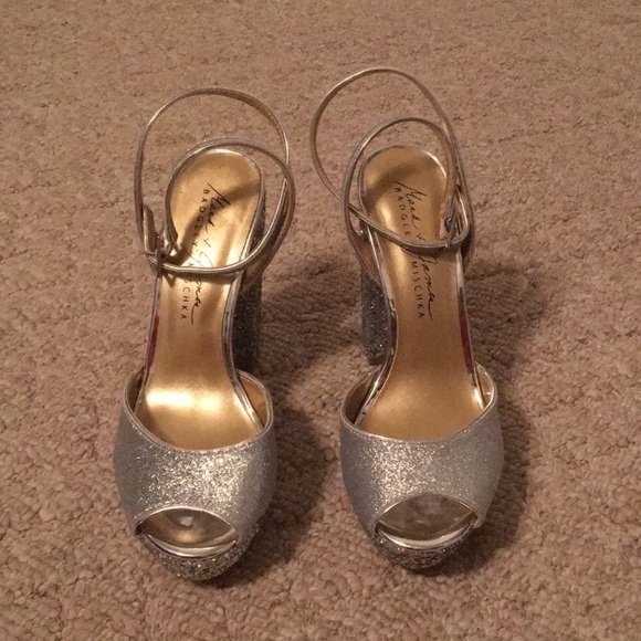 Gorgeous silver sparkle shoes - Picture 2 of 8